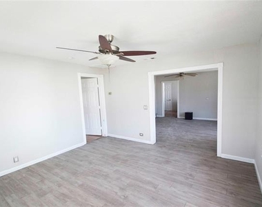 923 S Wine Street - Photo Thumbnail 2