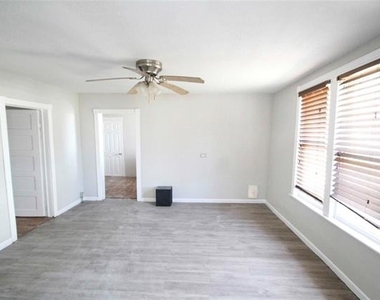 923 S Wine Street - Photo Thumbnail 5