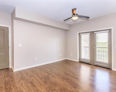2991 Lakeside Drive - Photo Thumbnail 2