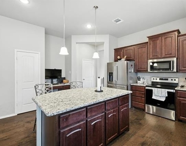 221 Gardenia Drive - Photo Thumbnail 9