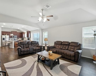 221 Gardenia Drive - Photo Thumbnail 12