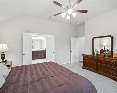221 Gardenia Drive - Photo Thumbnail 16