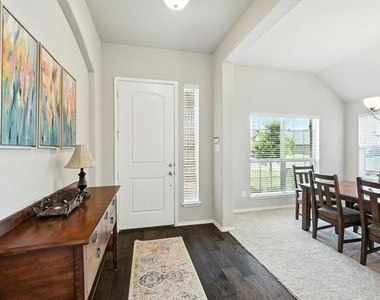 221 Gardenia Drive - Photo Thumbnail 3