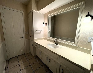 804 Lake Highlands Drive - Photo Thumbnail 17