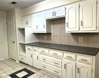 804 Lake Highlands Drive - Photo Thumbnail 12