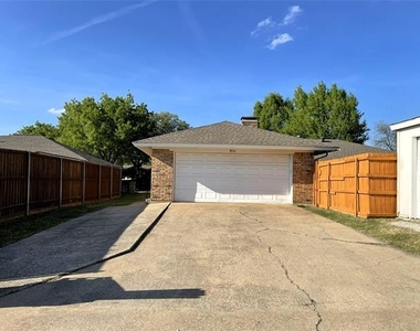 804 Lake Highlands Drive - Photo Thumbnail 1