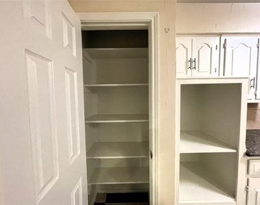 804 Lake Highlands Drive - Photo Thumbnail 8