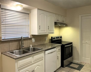 804 Lake Highlands Drive - Photo Thumbnail 11