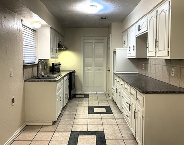 804 Lake Highlands Drive - Photo Thumbnail 10