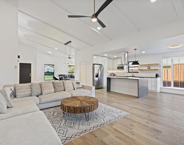 3404 Newkirk Drive - Photo Thumbnail 5