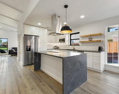3404 Newkirk Drive - Photo Thumbnail 8