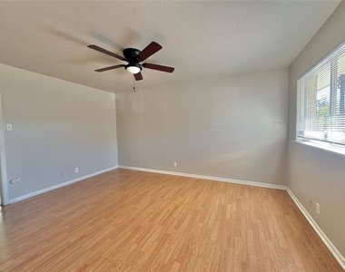 1112 Eagle Drive - Photo Thumbnail 4