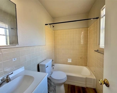 1112 Eagle Drive - Photo Thumbnail 8