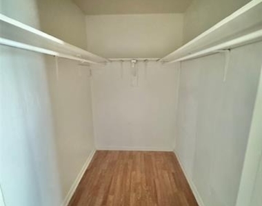 1112 Eagle Drive - Photo Thumbnail 9