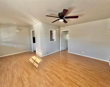 1112 Eagle Drive - Photo Thumbnail 5