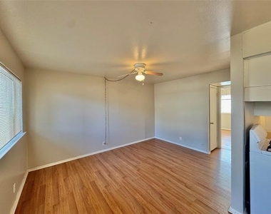 1005 W Hickory Street - Photo Thumbnail 1
