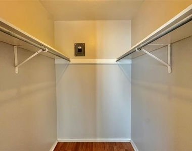1005 W Hickory Street - Photo Thumbnail 3