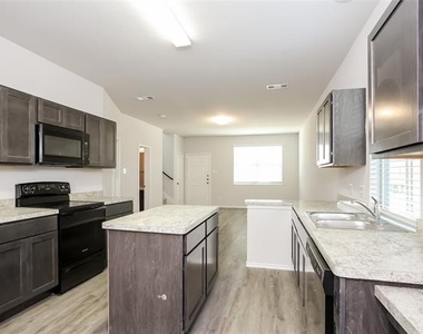 5640 Willamette Drive - Photo Thumbnail 3