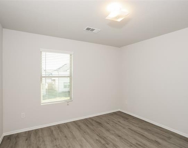 5640 Willamette Drive - Photo Thumbnail 10
