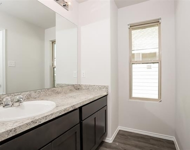 5640 Willamette Drive - Photo Thumbnail 7