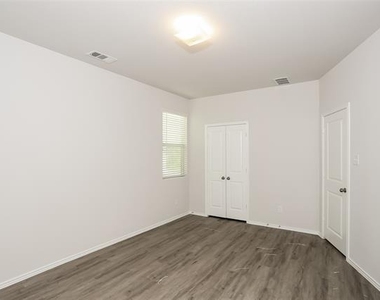 5640 Willamette Drive - Photo Thumbnail 5