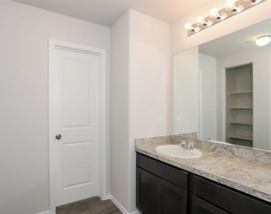 5640 Willamette Drive - Photo Thumbnail 8