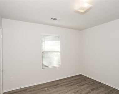 5640 Willamette Drive - Photo Thumbnail 9