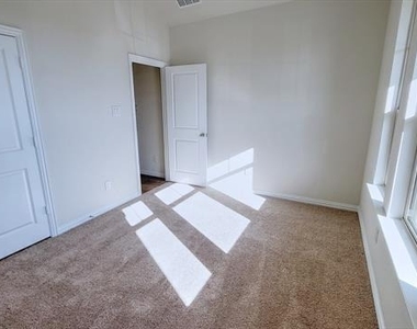 2201 River Trail - Photo Thumbnail 9