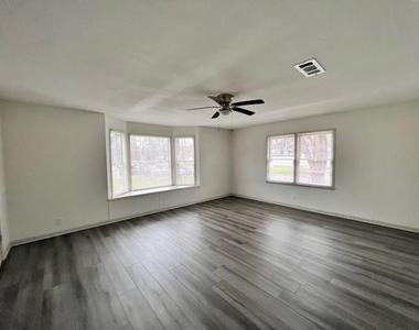208 N 36th Street - Photo Thumbnail 12