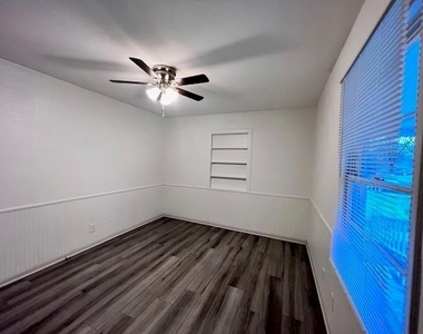 208 N 36th Street - Photo Thumbnail 7