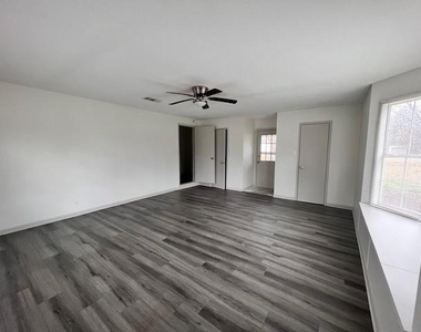 208 N 36th Street - Photo Thumbnail 13