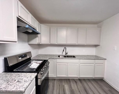 208 N 36th Street - Photo Thumbnail 2