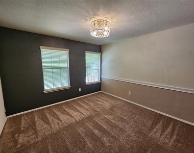 5709 Valley Stream Way - Photo Thumbnail 18