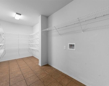 5709 Valley Stream Way - Photo Thumbnail 9