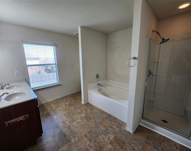 5709 Valley Stream Way - Photo Thumbnail 16