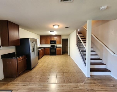 5709 Valley Stream Way - Photo Thumbnail 5