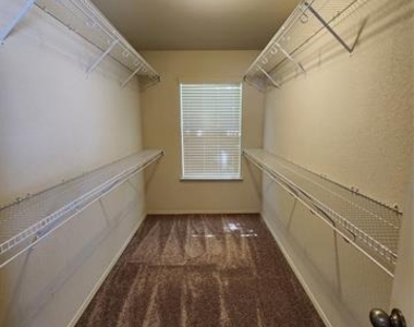 5709 Valley Stream Way - Photo Thumbnail 15