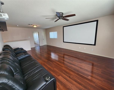 5709 Valley Stream Way - Photo Thumbnail 12