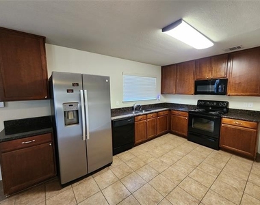 5709 Valley Stream Way - Photo Thumbnail 7