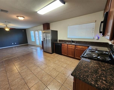 5709 Valley Stream Way - Photo Thumbnail 8