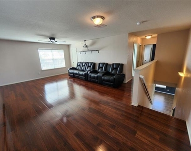 5709 Valley Stream Way - Photo Thumbnail 11