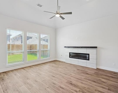 6249 White Creek Drive - Photo Thumbnail 9