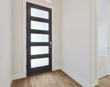 6249 White Creek Drive - Photo Thumbnail 3