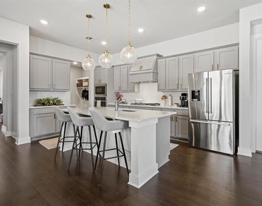 638 Taylor Drive - Photo Thumbnail 2