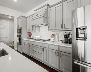 638 Taylor Drive - Photo Thumbnail 3