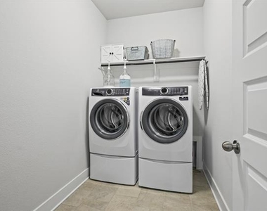 638 Taylor Drive - Photo Thumbnail 23