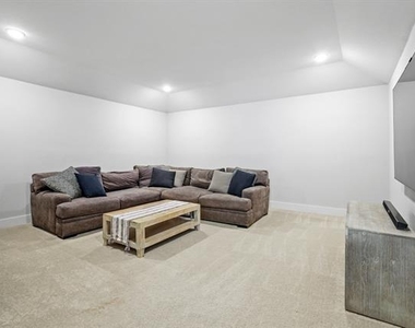 638 Taylor Drive - Photo Thumbnail 8