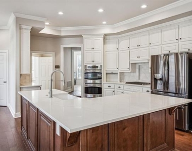 2900 Creek View Drive - Photo Thumbnail 8