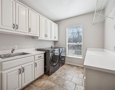 2900 Creek View Drive - Photo Thumbnail 9
