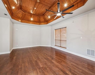 2900 Creek View Drive - Photo Thumbnail 13